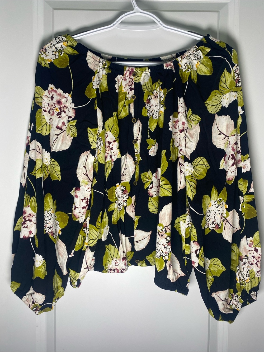 a.n.a A New Approach Hydrangea Floral Balloon Sleeve Blouse - Size S